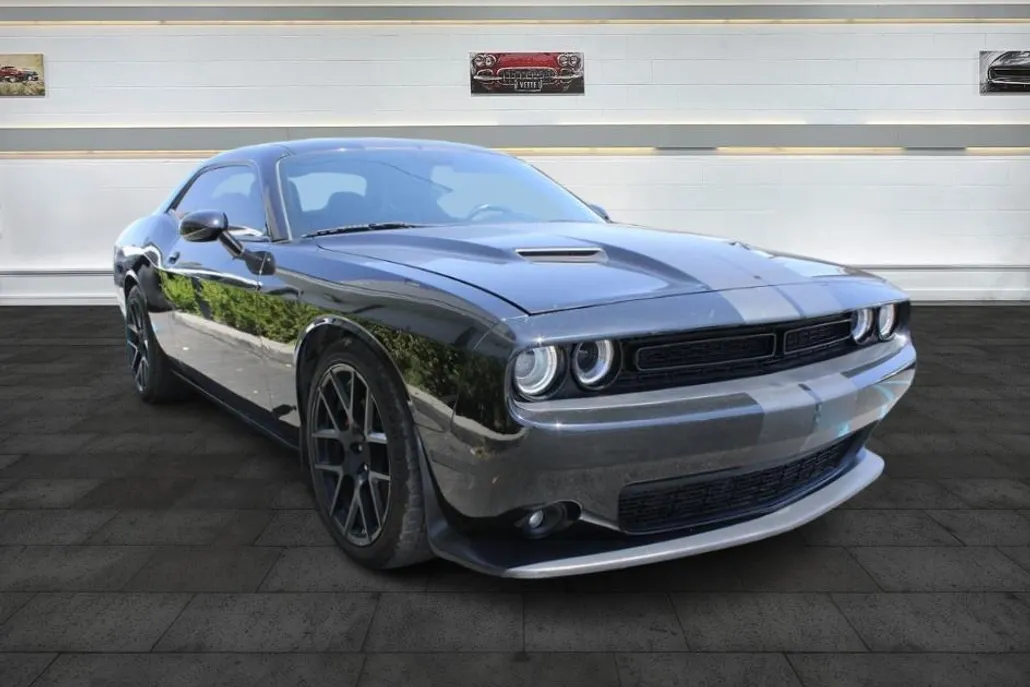 2015 Dodge Challenger Scat Pack photo 1