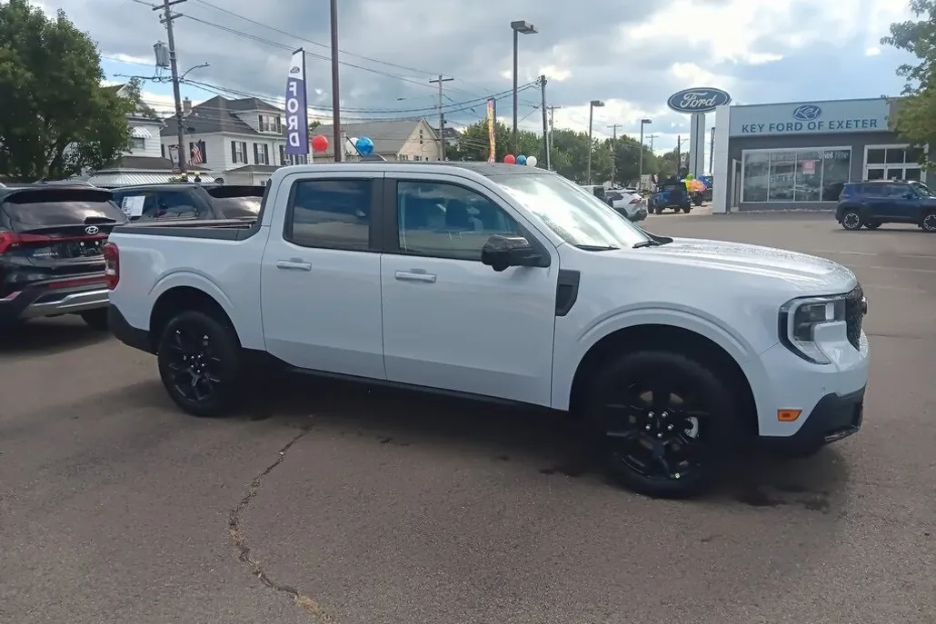 2025 Ford Maverick Lariat photo 1