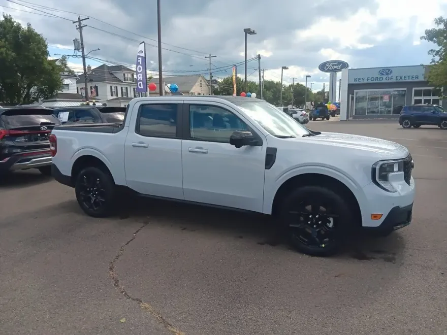 2025 Ford Maverick Lariat photo 1