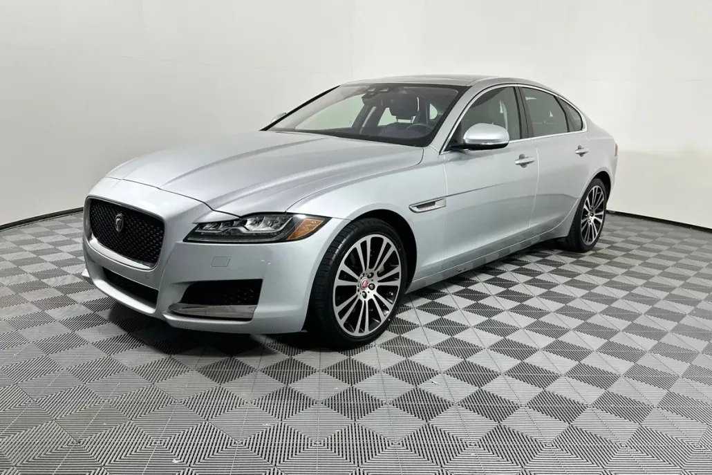 2019 Jaguar XF 25t Prestige photo 1