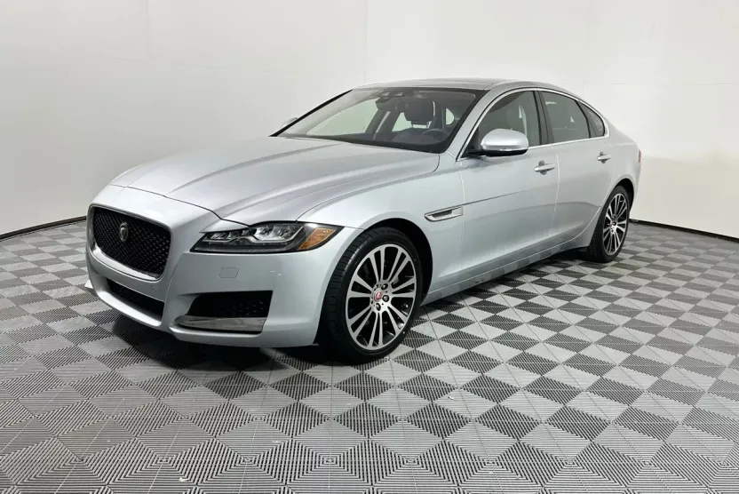 2019 Jaguar XF 25t Prestige photo 1