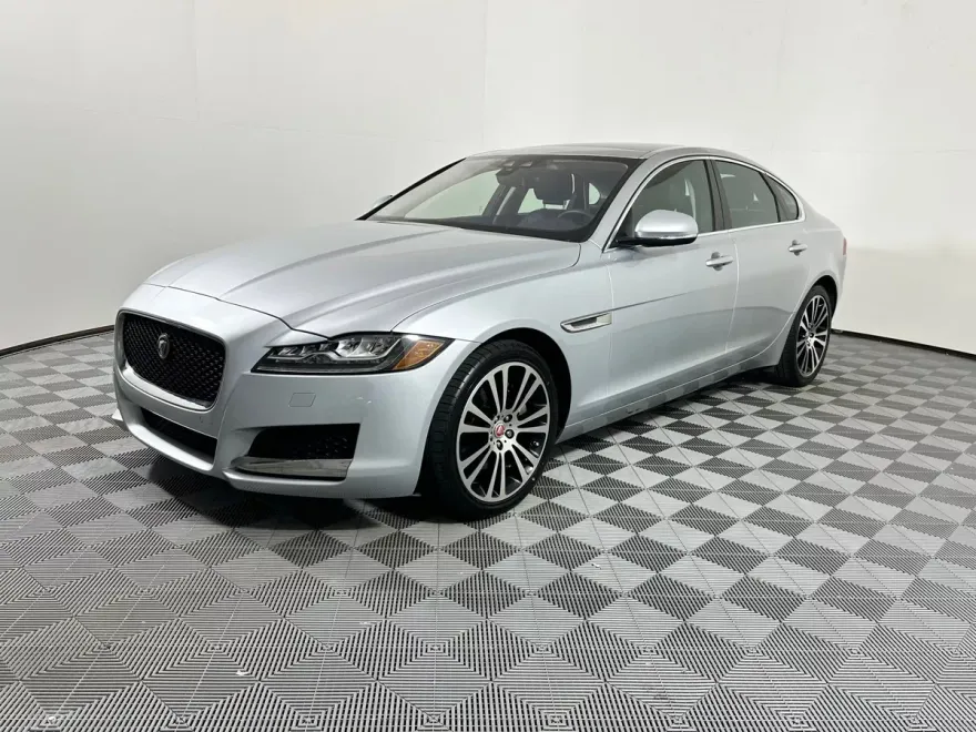 2019 Jaguar XF 25t Prestige photo 1