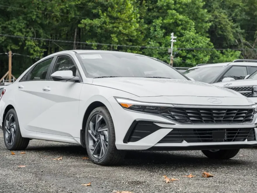 2025 Hyundai Elantra Hybrid Limited photo 1