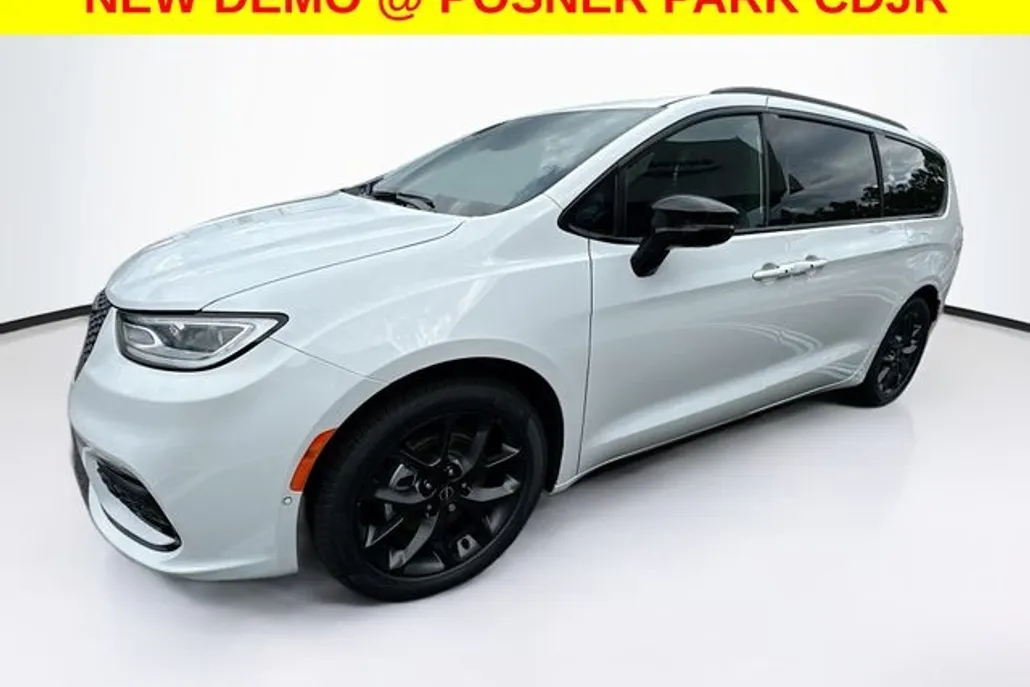 2025 Chrysler Pacifica Limited photo 1