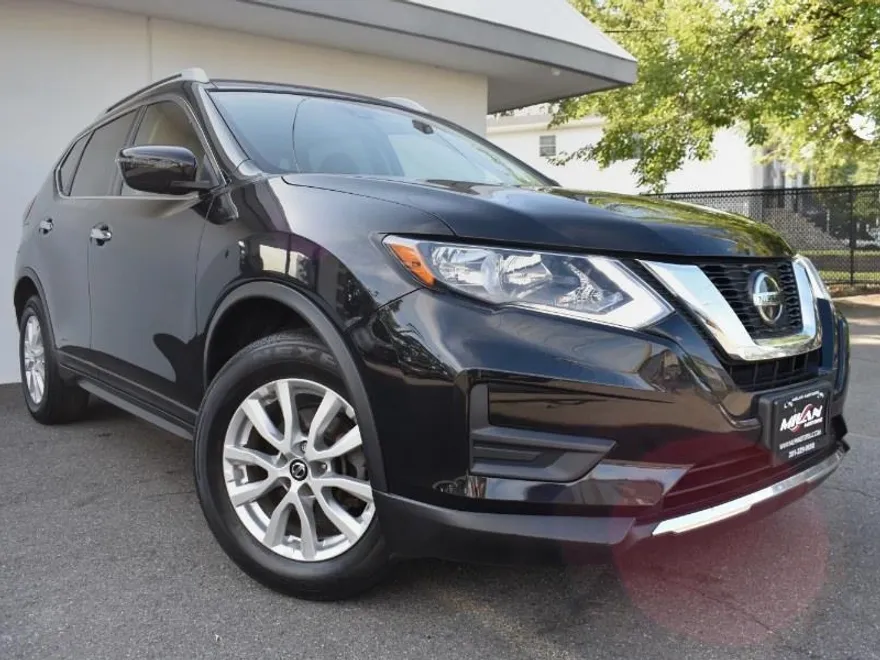 2019 Nissan Rogue SV photo 1