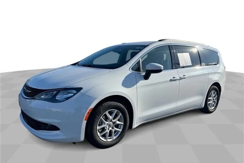 2021 Chrysler Voyager LXi photo 1