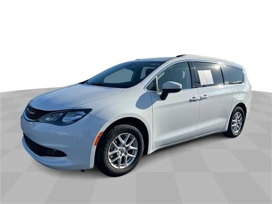 2021 Chrysler Voyager LXi photo 1