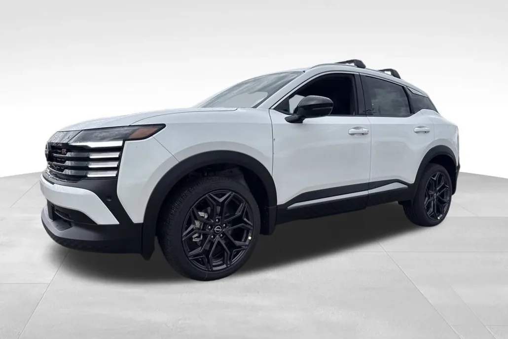 2026 Nissan Kicks SR photo 1