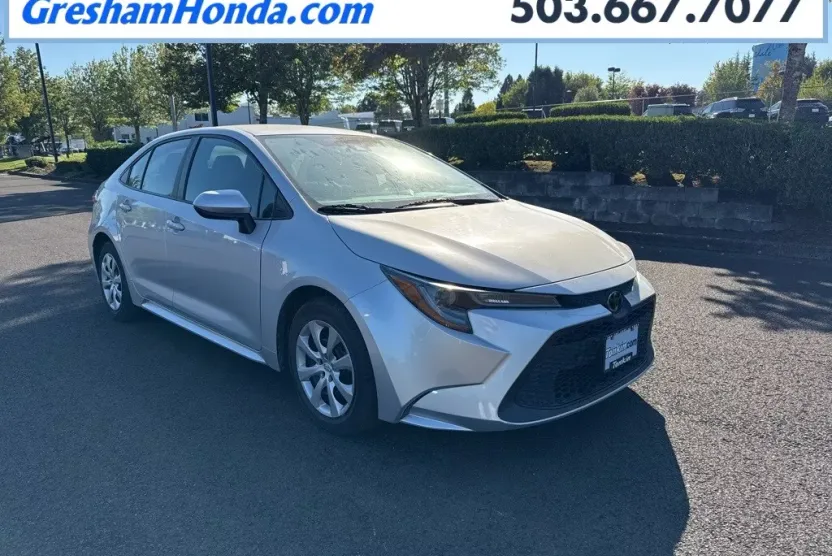 2021 Toyota Corolla LE photo 1