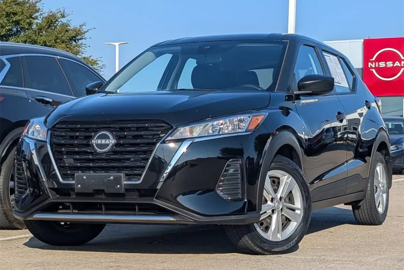 2023 Nissan Kicks S photo 1