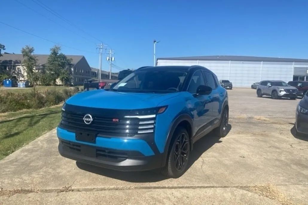 2025 Nissan Kicks SR photo 1