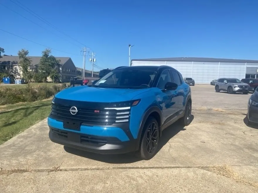 2025 Nissan Kicks SR photo 1