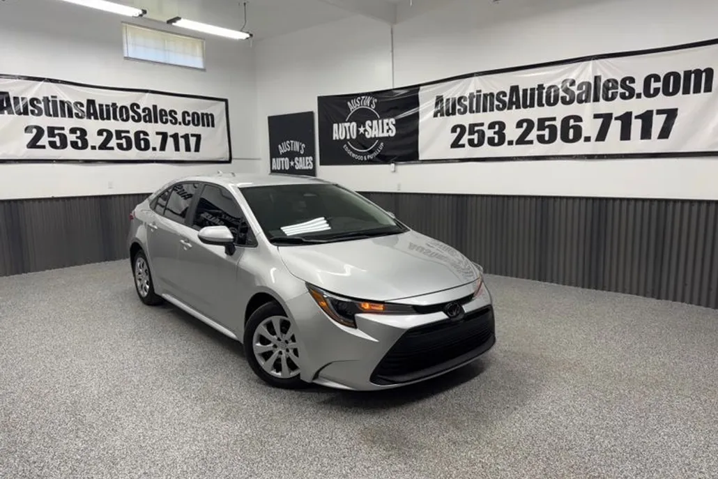 2024 Toyota Corolla LE photo 1