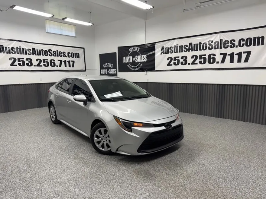 2024 Toyota Corolla LE photo 1