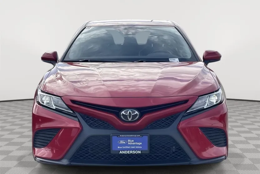 2019 Toyota Camry SE photo 1