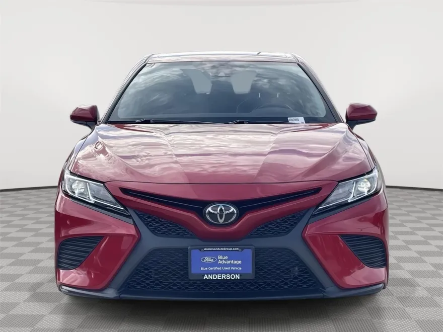 2019 Toyota Camry SE photo 1