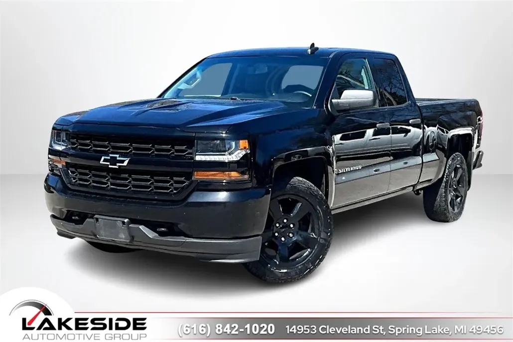 2018 Chevrolet Silverado 1500 Custom photo 1
