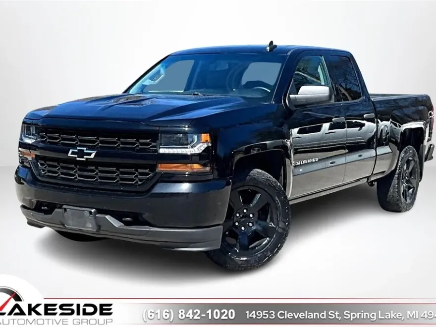 2018 Chevrolet Silverado 1500 Custom photo 1