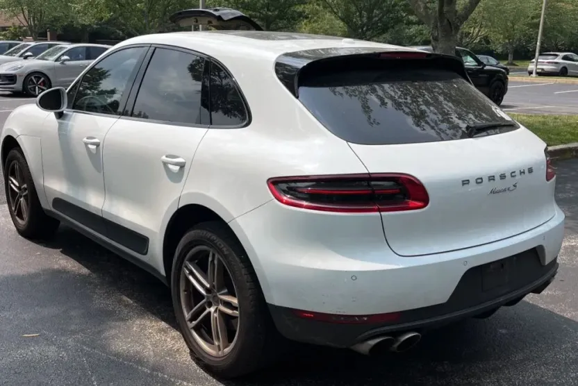 2016 Porsche Macan S photo 1