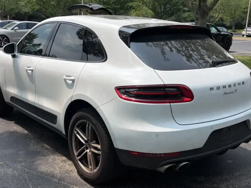 2016 Porsche Macan S photo 1