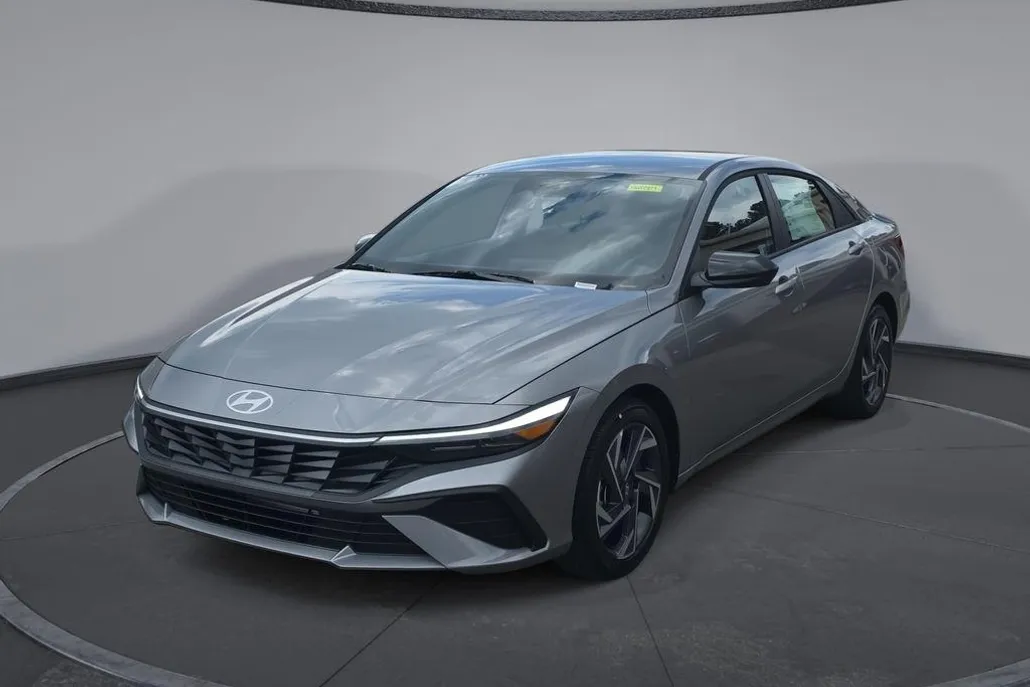 2025 Hyundai Elantra SEL Sport photo 1