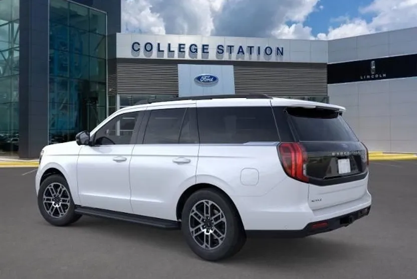 2025 Ford Expedition photo 1
