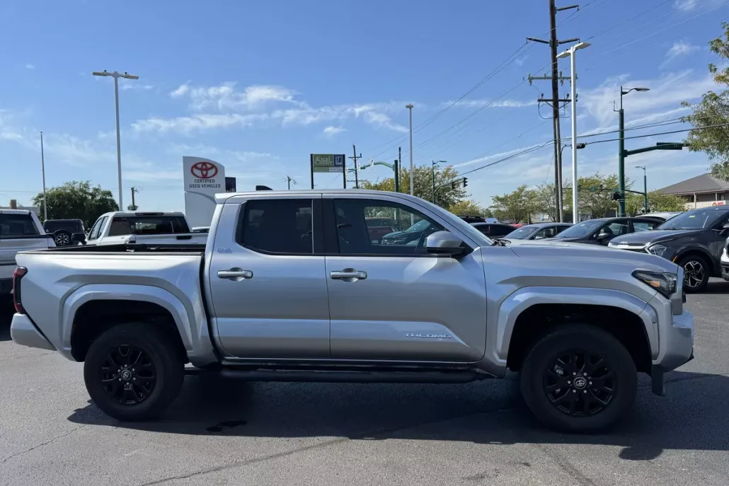 2025 Toyota Tacoma Double Cab photo 1