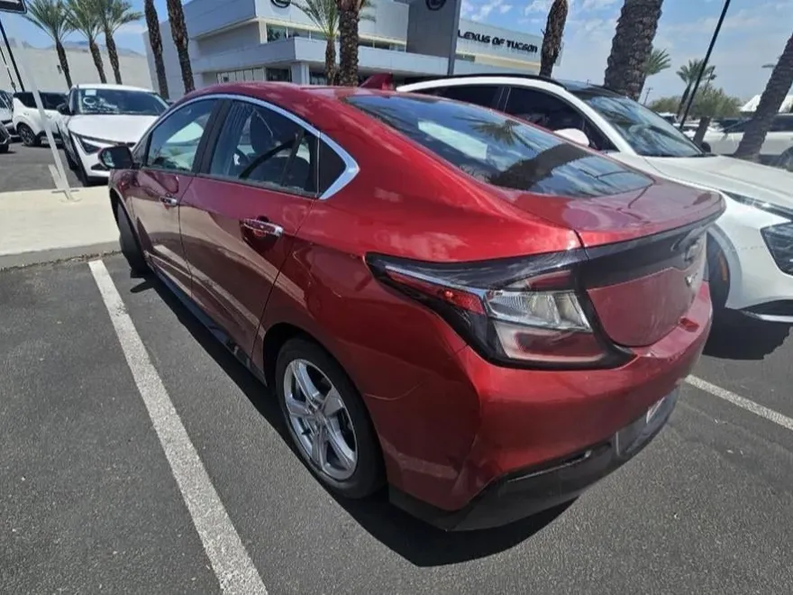 2018 Chevrolet Volt LT photo 1