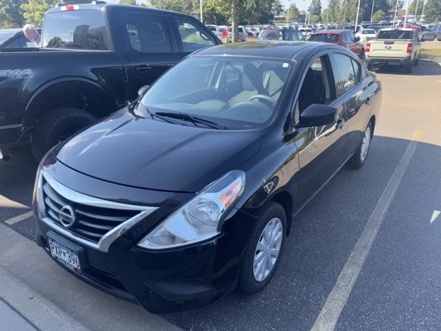 2017 Nissan Versa 1.6 S photo 1
