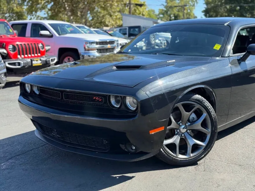 2015 Dodge Challenger SXT Plus photo 1
