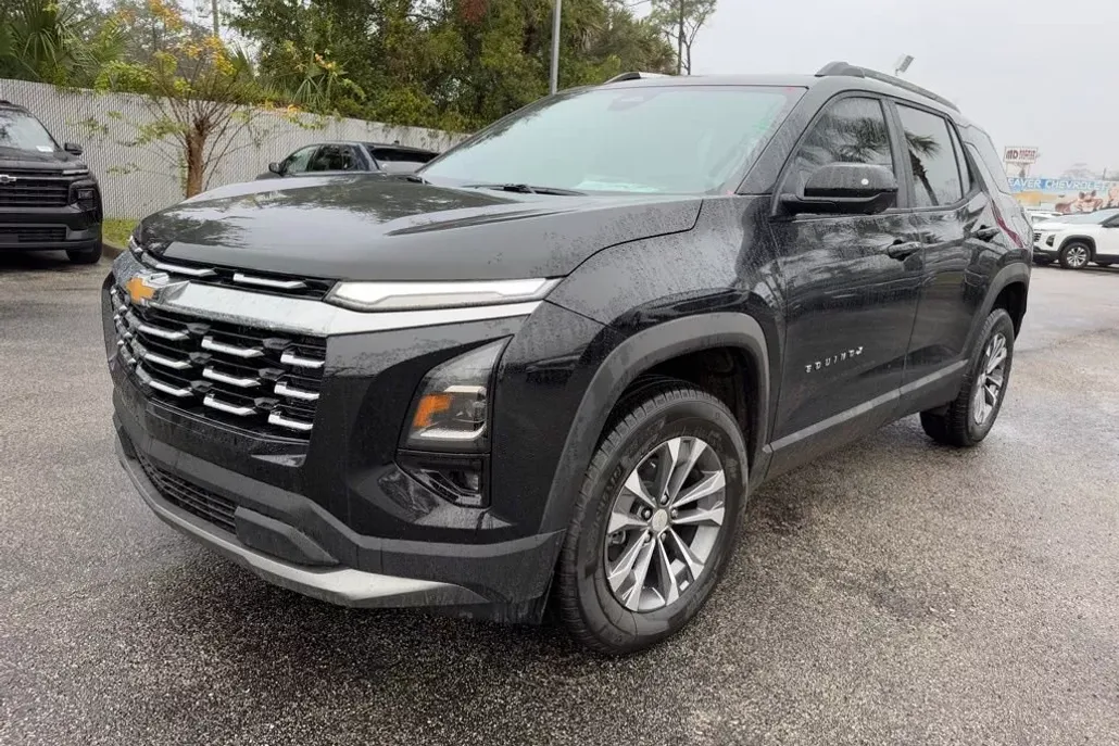 2025 Chevrolet Equinox LT photo 1