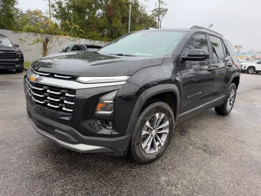 2025 Chevrolet Equinox LT photo 1