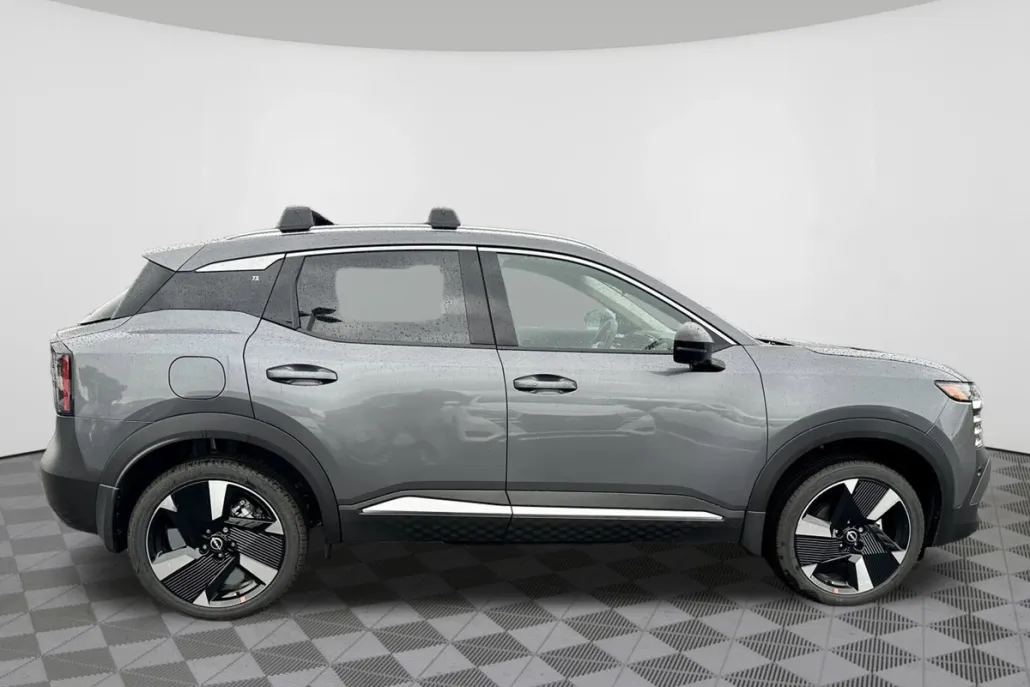 2026 Nissan Kicks SR photo 1