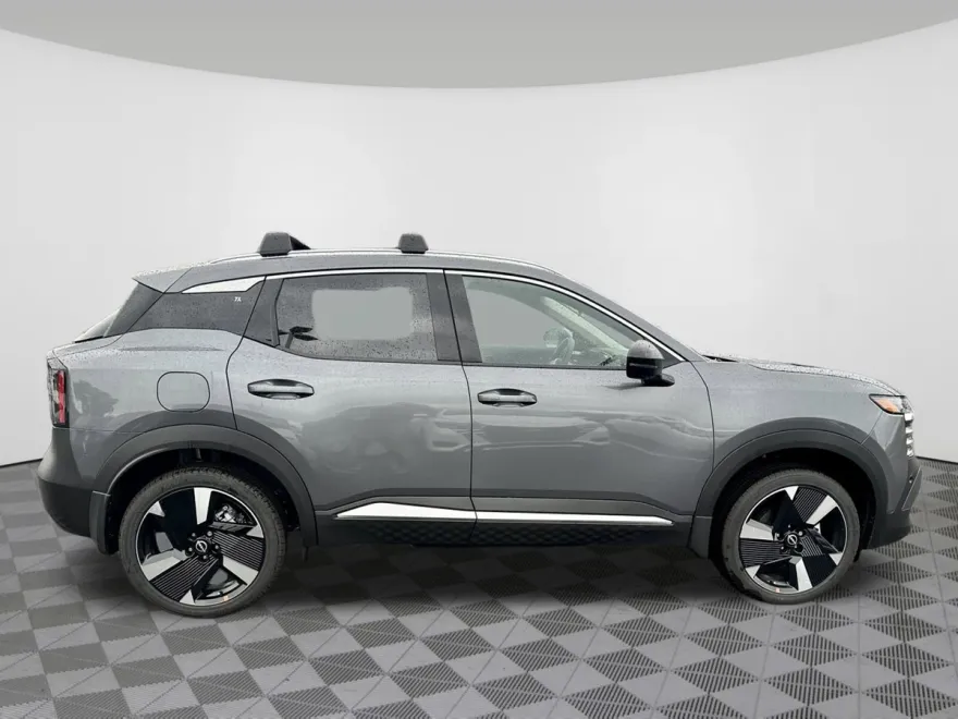 2026 Nissan Kicks SR photo 1