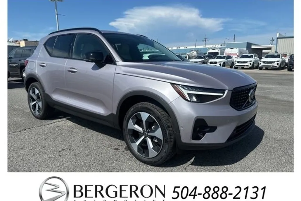 2026 Volvo XC40 Plus photo 1