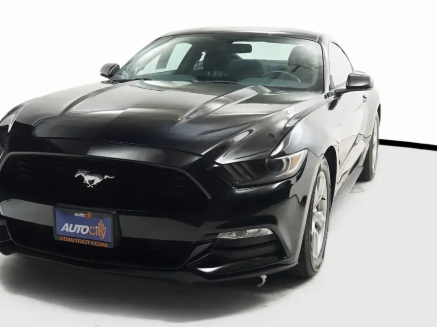 2017 Ford Mustang V6 photo 1
