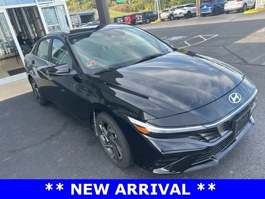 2024 Hyundai Elantra Hybrid Limited photo 1