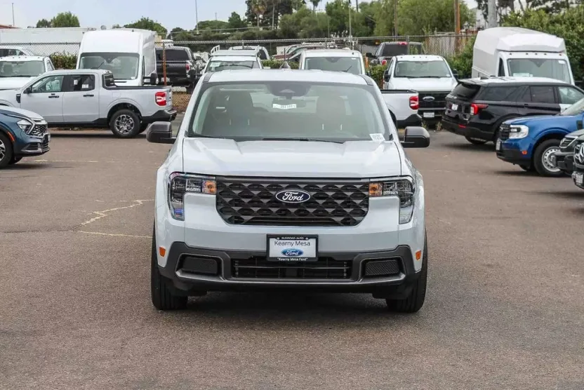 2025 Ford Maverick XLT photo 1