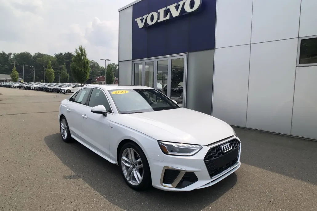 2024 Audi A4 45 S line Premium photo 1