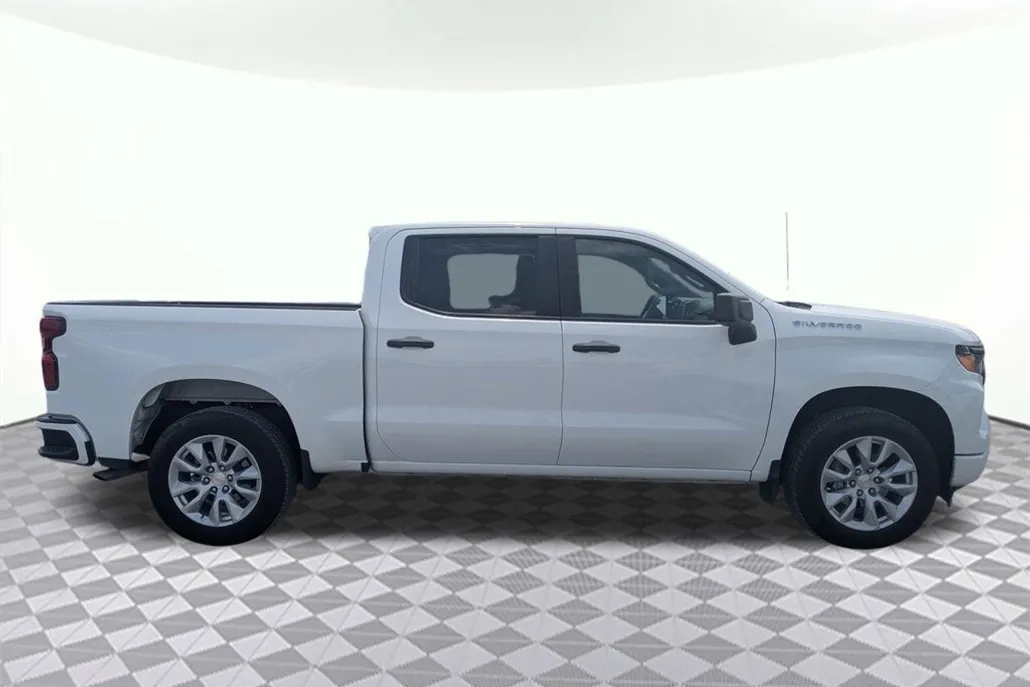 2023 Chevrolet Silverado 1500 Custom photo 1