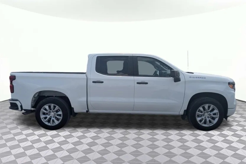 2023 Chevrolet Silverado 1500 Custom photo 1