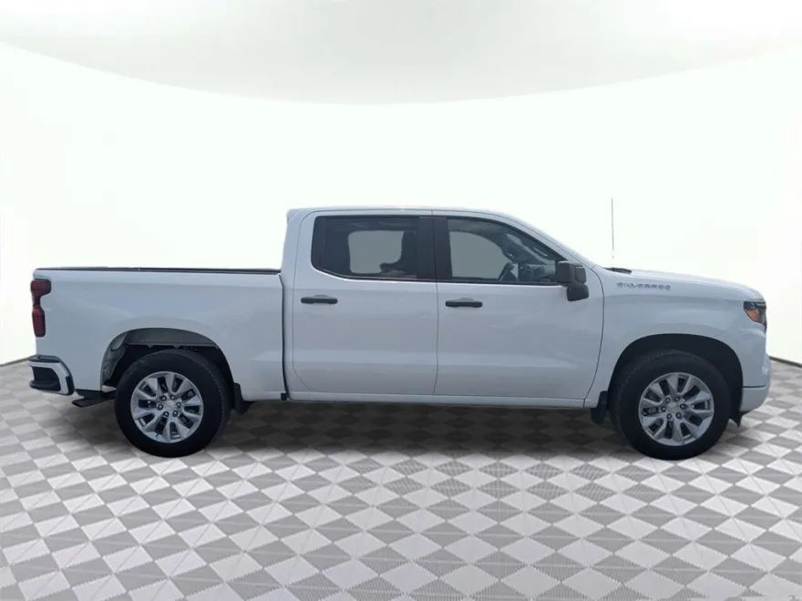 2023 Chevrolet Silverado 1500 Custom photo 1