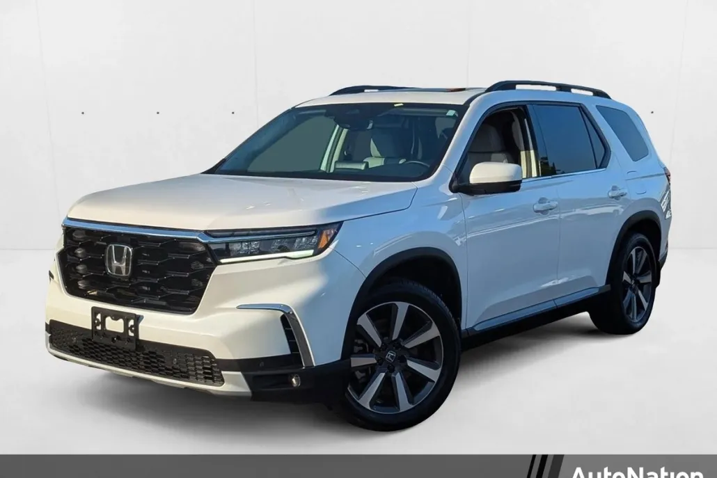 2023 Honda Pilot Touring Sport photo 1