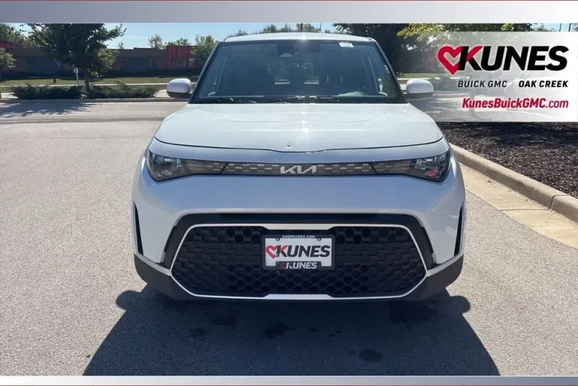 2023 Kia Soul LX photo 1
