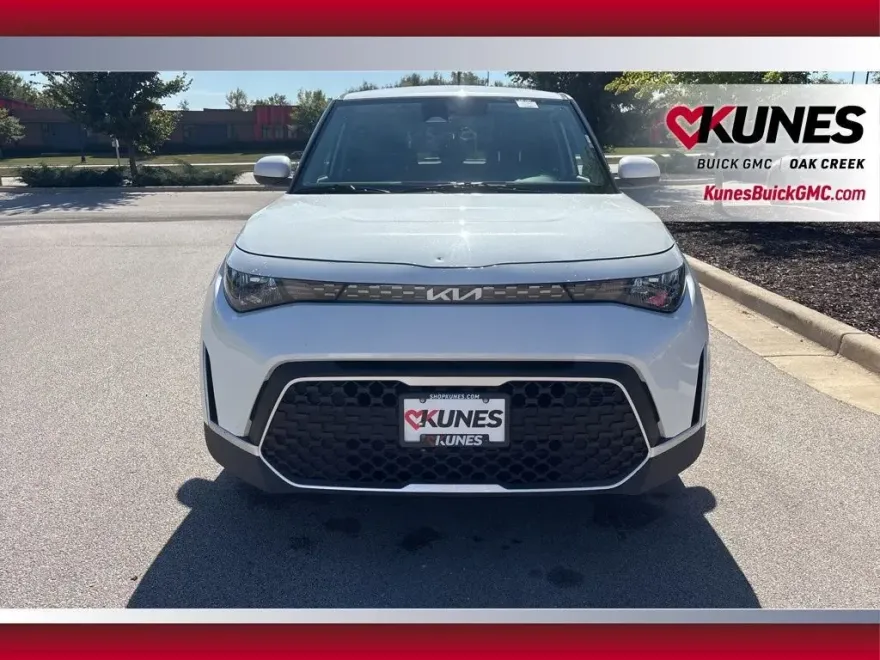 2023 Kia Soul LX photo 1