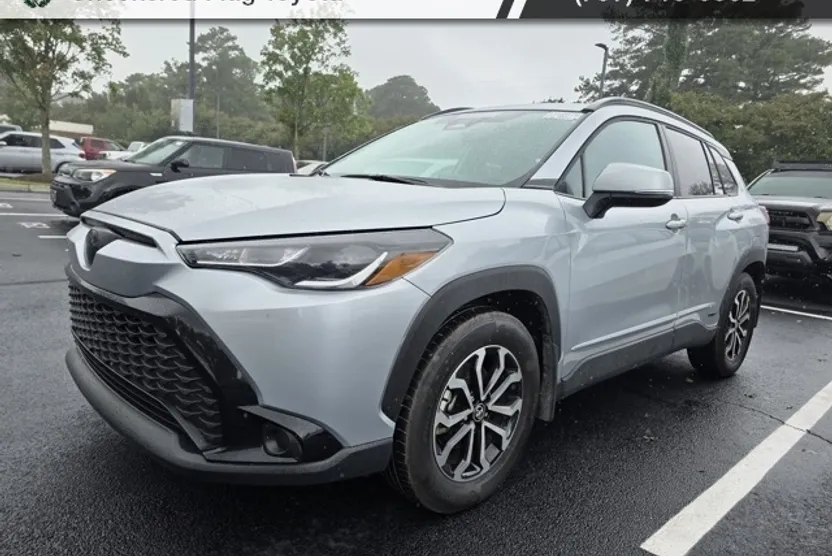 2024 Toyota Corolla Cross Hybrid SE photo 1