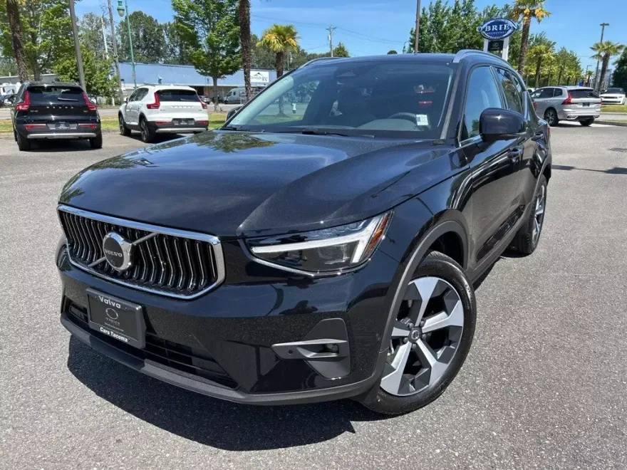 2025 Volvo XC40 Plus photo 1