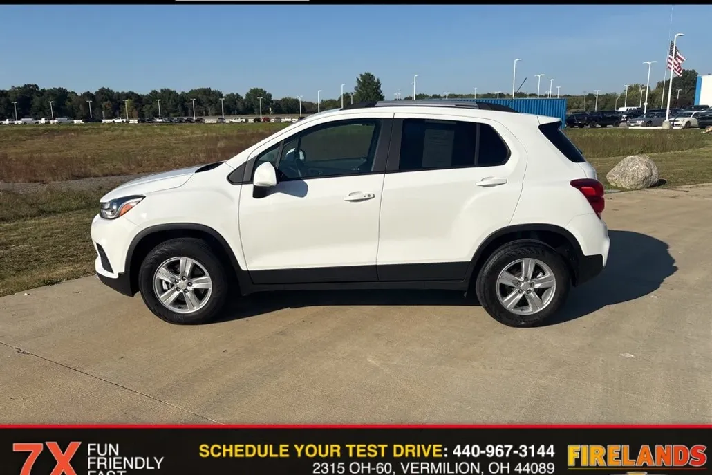 2022 Chevrolet Trax LT photo 1