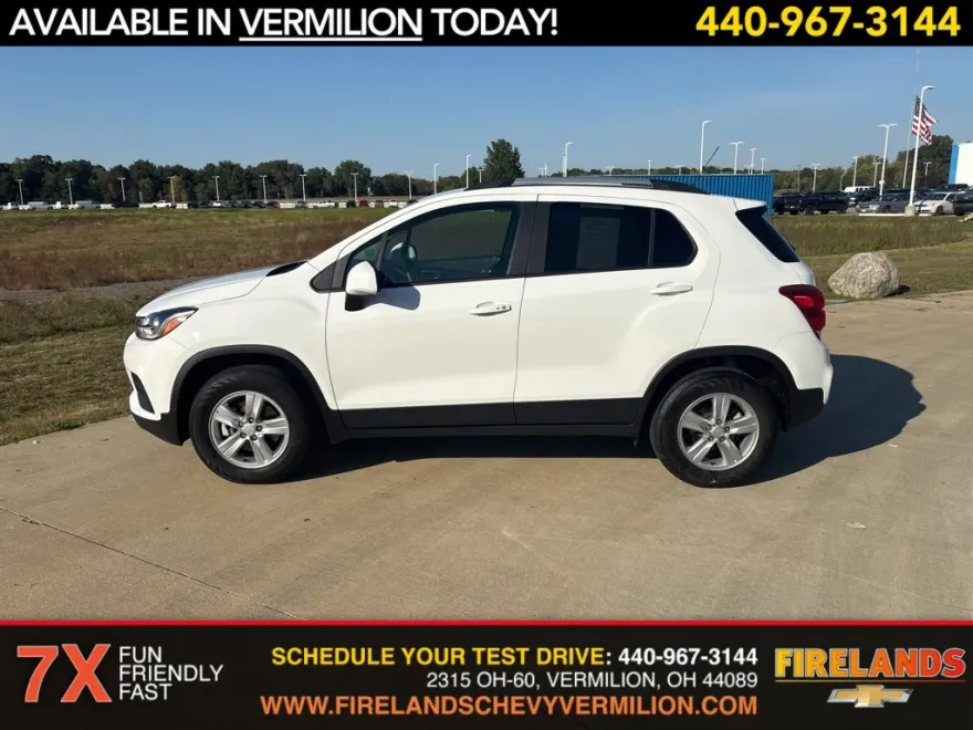 2022 Chevrolet Trax LT photo 1