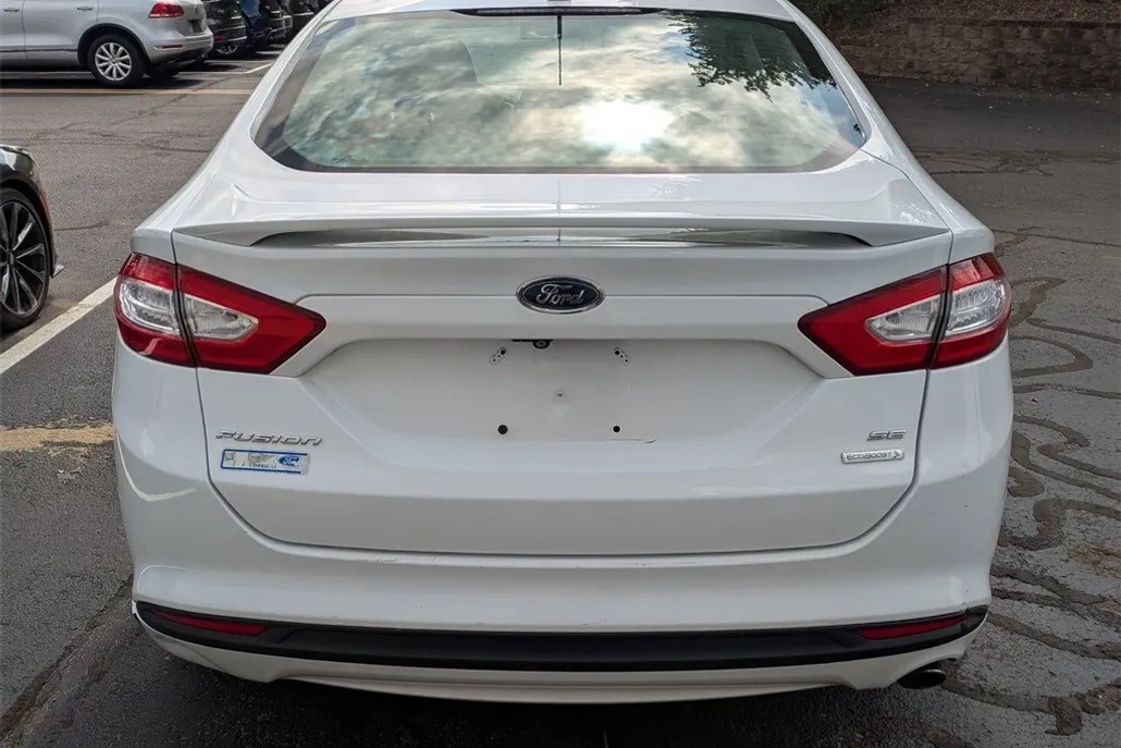 2016 Ford Fusion SE photo 1